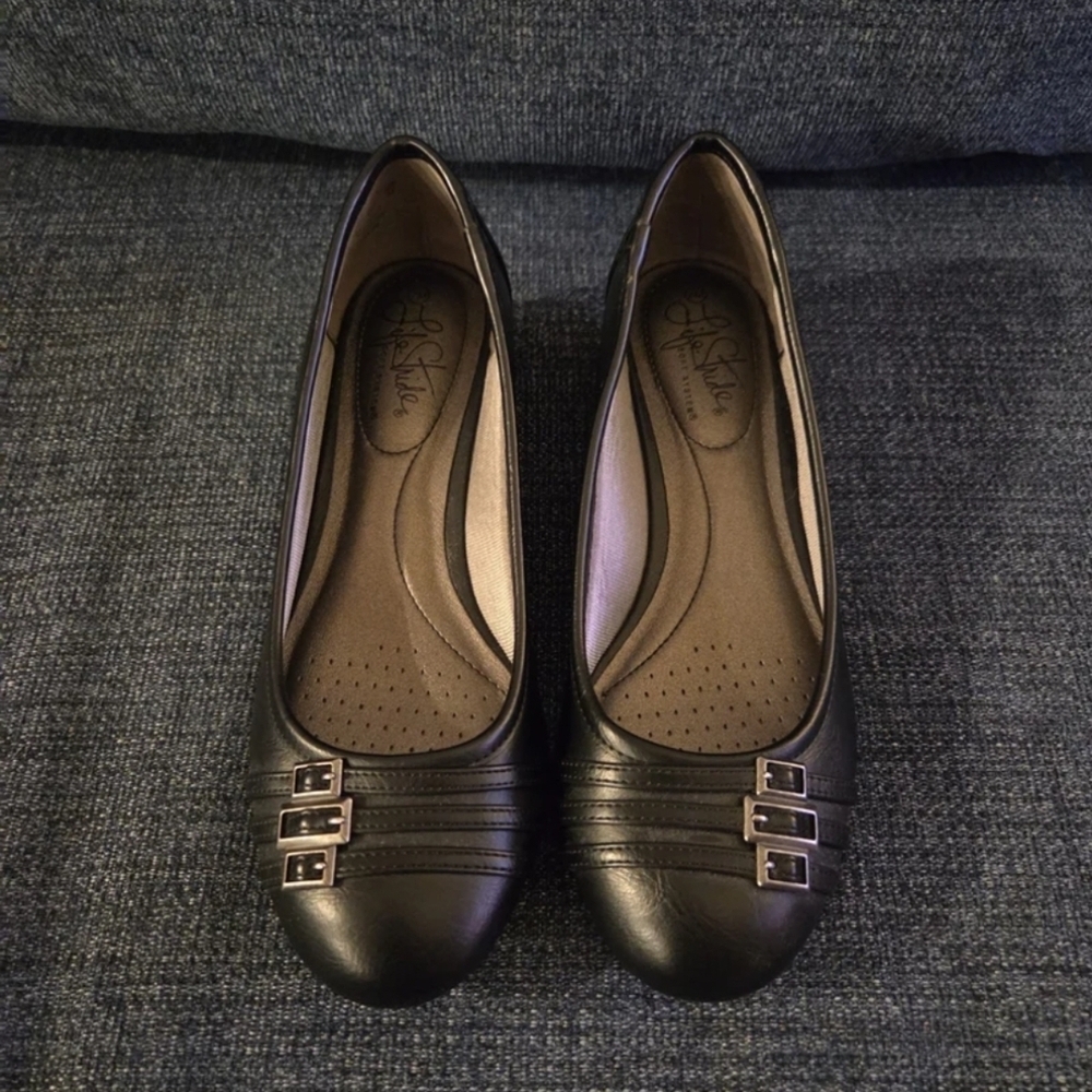 Life Stride Black Women's Loafers with Buckle Detail